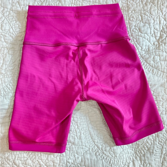Lululemon Wunder Train 8 inch short - Ripened Raspberry - Picture 8 of 8